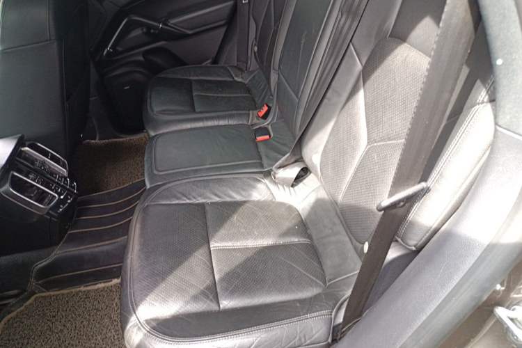 Used Porsche Cayenne 2014 Cayenne Platinum Edition 3.0T Left Rear Seat