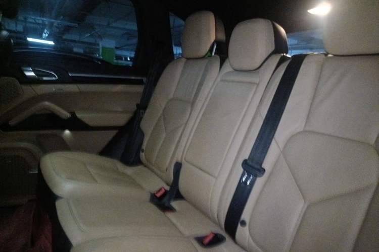Used Porsche Cayenne 2014 Cayenne Platinum Edition 3.0T Left Rear Seat