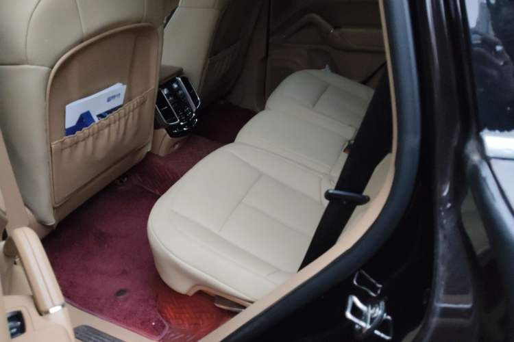 Used Porsche Cayenne 2014 Cayenne Platinum Edition 3.0T Left Rear Seat