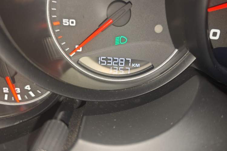 Used Porsche Cayenne 2014 Cayenne Platinum Edition 3.0T Odometer Close Up