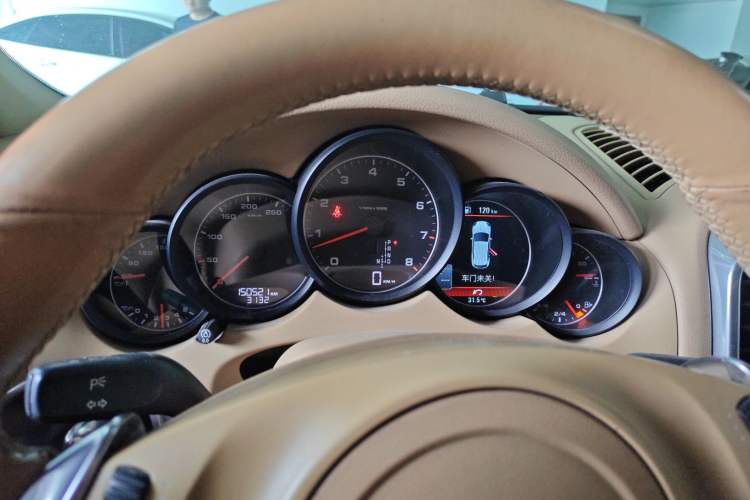 Used Porsche Cayenne 2014 Cayenne Platinum Edition 3.0T Odometer Close Up