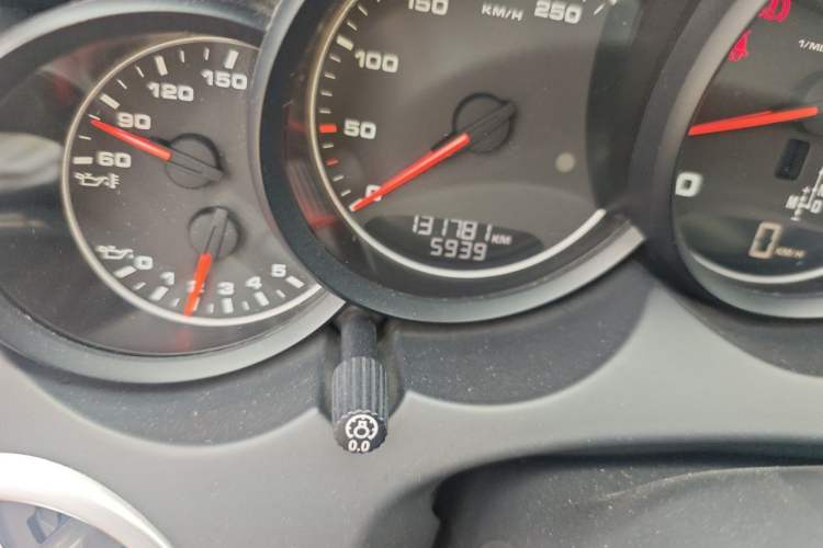 Used Porsche Cayenne 2014 Cayenne Platinum Edition 3.0T Odometer Close Up