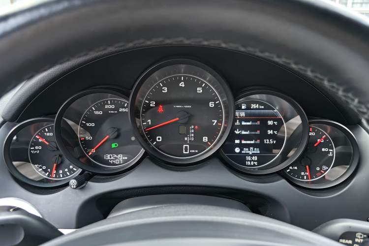Used Porsche Cayenne 2014 Cayenne Platinum Edition 3.0T Odometer Close Up