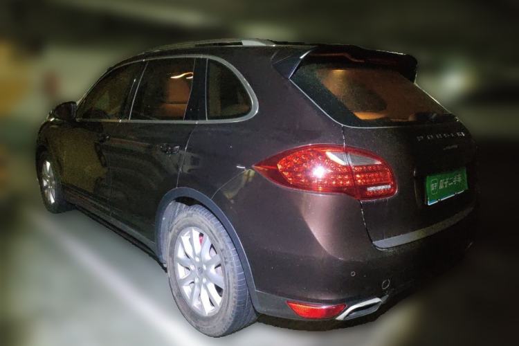Used Porsche Cayenne 2014 Cayenne Platinum Edition 3.0T Rear Left 45 Deg