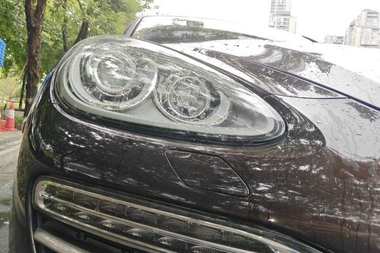 Used Porsche Cayenne 2014 Cayenne Platinum Edition 3.0T Right Front Headlight