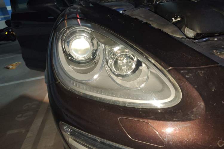 Used Porsche Cayenne 2014 Cayenne Platinum Edition 3.0T Right Front Headlight