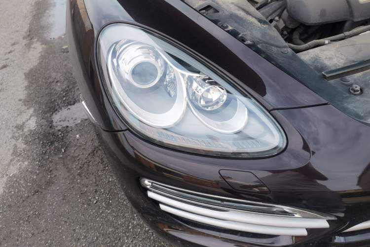 Used Porsche Cayenne 2014 Cayenne Platinum Edition 3.0T Right Front Headlight