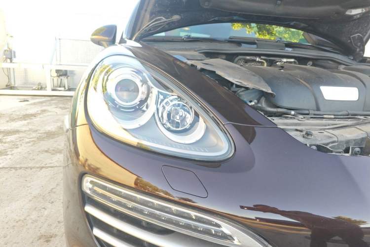 Used Porsche Cayenne 2014 Cayenne Platinum Edition 3.0T Right Front Headlight