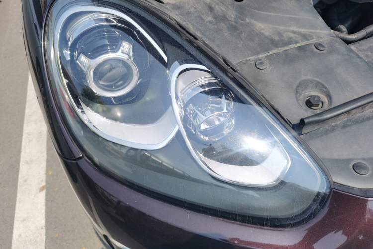 Used Porsche Cayenne 2014 Cayenne Platinum Edition 3.0T Right Front Headlight