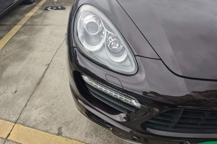 Used Porsche Cayenne 2014 Cayenne Platinum Edition 3.0T Right Front Headlight