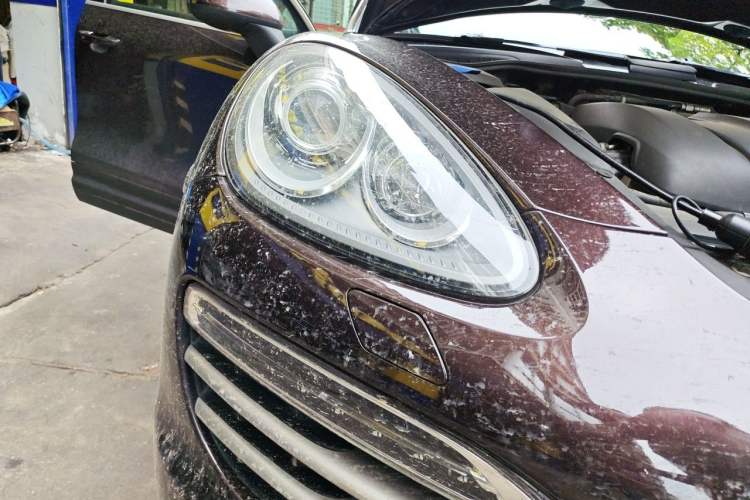 Used Porsche Cayenne 2014 Cayenne Platinum Edition 3.0T Right Front Headlight
