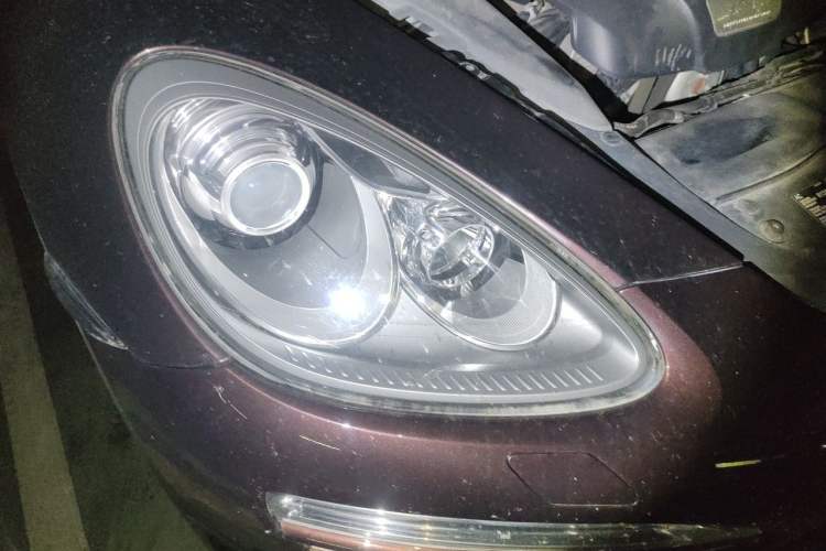 Used Porsche Cayenne 2014 Cayenne Platinum Edition 3.0T Right Front Headlight