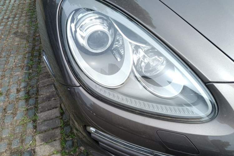 Used Porsche Cayenne 2014 Cayenne Platinum Edition 3.0T Right Front Headlight