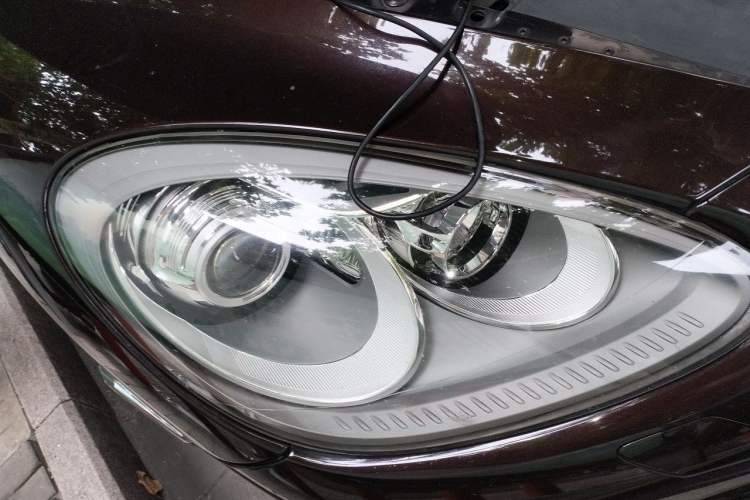 Used Porsche Cayenne 2014 Cayenne Platinum Edition 3.0T Right Front Headlight