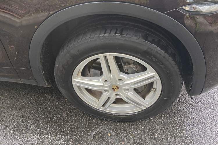 Used Porsche Cayenne 2014 Cayenne Platinum Edition 3.0T Right Front Wheel Hub