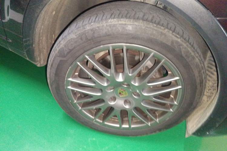 Used Porsche Cayenne 2014 Cayenne Platinum Edition 3.0T Right Front Wheel Hub