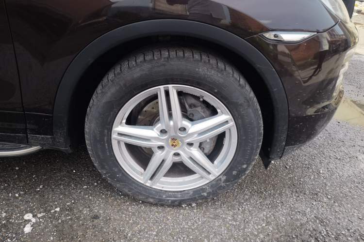Used Porsche Cayenne 2014 Cayenne Platinum Edition 3.0T Right Front Wheel Hub