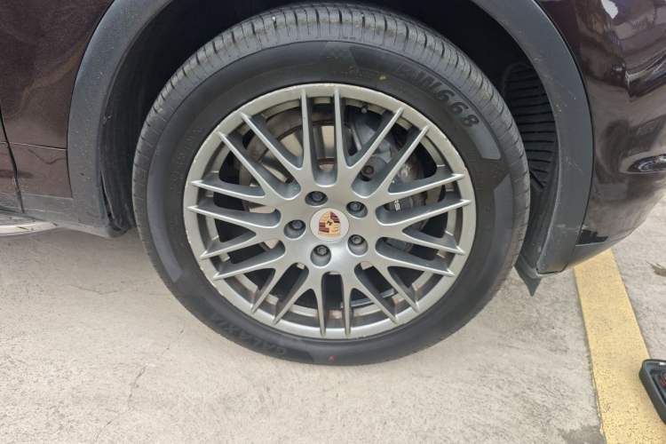 Used Porsche Cayenne 2014 Cayenne Platinum Edition 3.0T Right Front Wheel Hub
