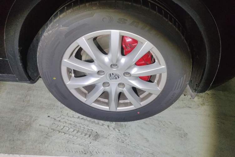 Used Porsche Cayenne 2014 Cayenne Platinum Edition 3.0T Right Front Wheel Hub