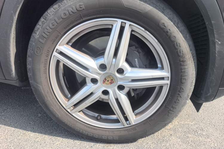 Used Porsche Cayenne 2014 Cayenne Platinum Edition 3.0T Right Front Wheel Hub