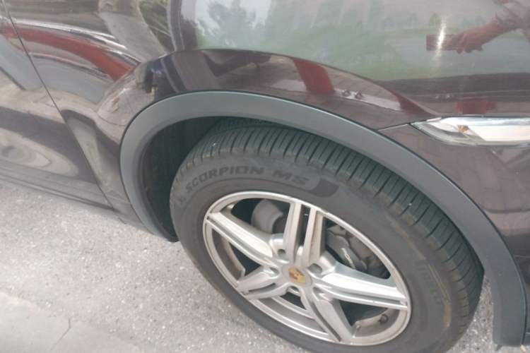 Used Porsche Cayenne 2014 Cayenne Platinum Edition 3.0T Right Front Wheel Hub
