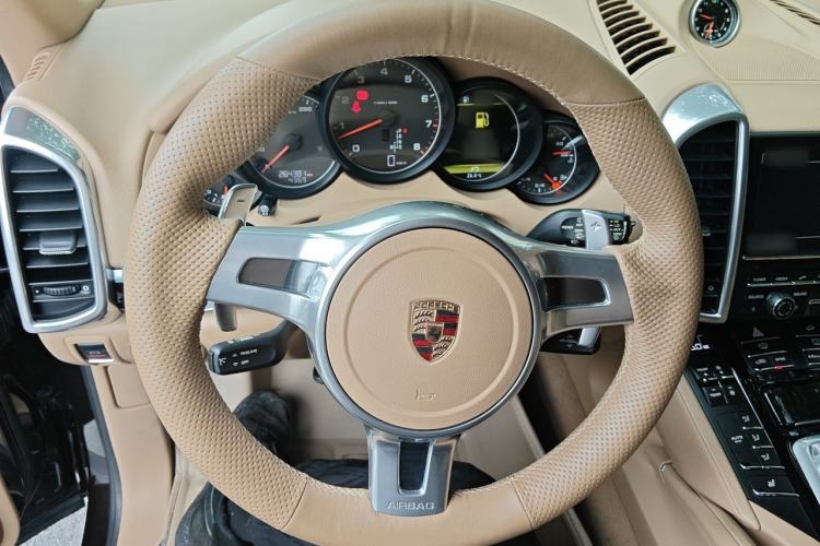 Used Porsche Cayenne 2014 Cayenne Platinum Edition 3.0T Steering Wheel