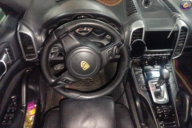 Used Porsche Cayenne 2014 Cayenne Platinum Edition 3.0T Steering Wheel