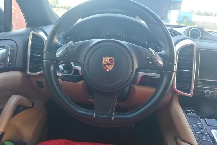 Used Porsche Cayenne 2014 Cayenne Platinum Edition 3.0T Steering Wheel