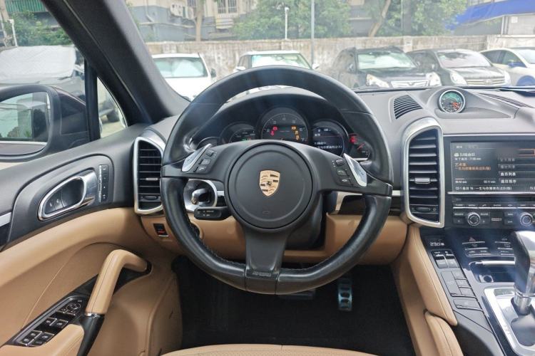 Used Porsche Cayenne 2014 Cayenne Platinum Edition 3.0T Steering Wheel