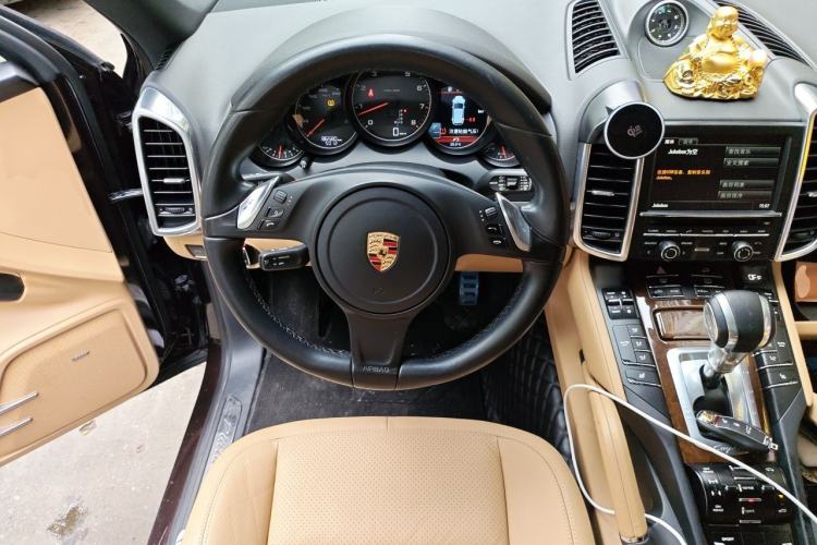 Used Porsche Cayenne 2014 Cayenne Platinum Edition 3.0T Steering Wheel