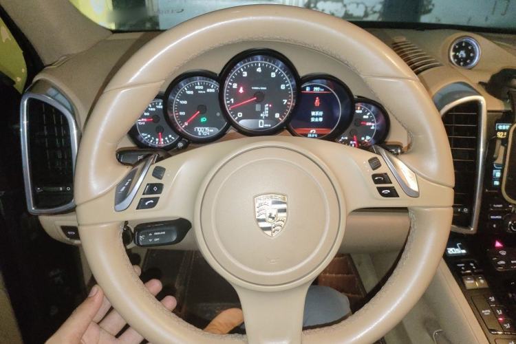 Used Porsche Cayenne 2014 Cayenne Platinum Edition 3.0T Steering Wheel