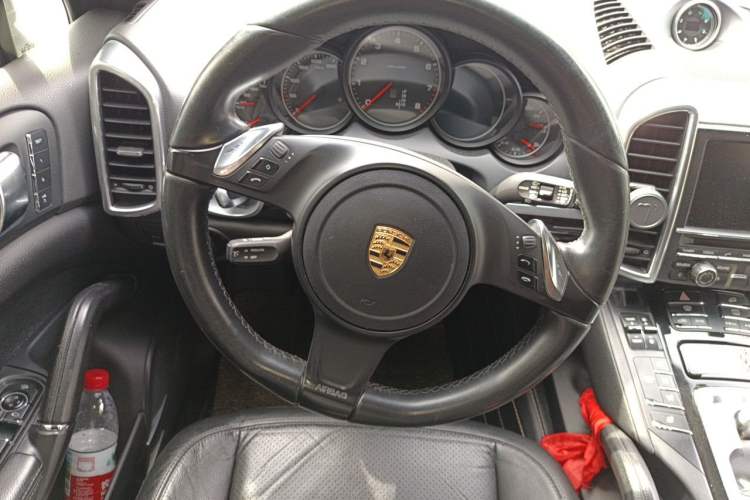 Used Porsche Cayenne 2014 Cayenne Platinum Edition 3.0T Steering Wheel