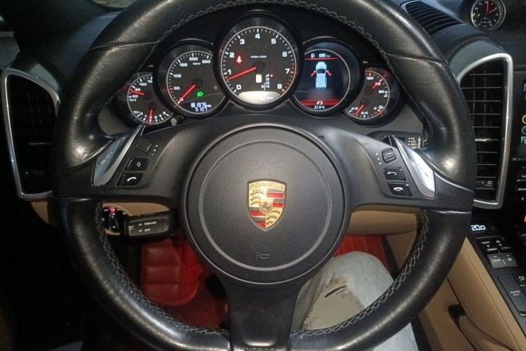 Used Porsche Cayenne 2014 Cayenne Platinum Edition 3.0T Steering Wheel
