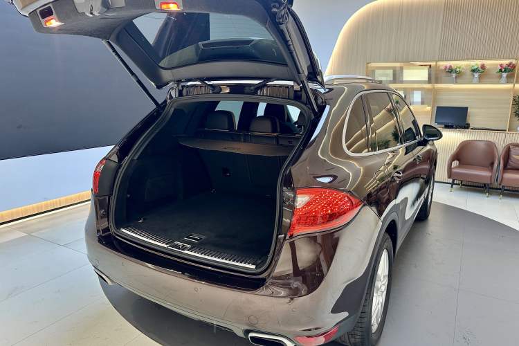 Used Porsche Cayenne 2014 Cayenne Platinum Edition 3.0T Trunk