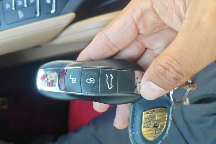 Used Porsche Cayenne 2014 Cayenne Platinum Edition 3.0T Vehicle Key