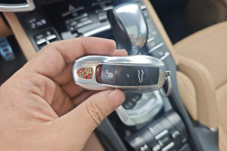 Used Porsche Cayenne 2014 Cayenne Platinum Edition 3.0T Vehicle Key
