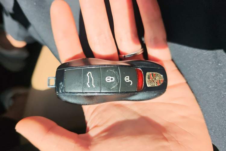 Used Porsche Cayenne 2014 Cayenne Platinum Edition 3.0T Vehicle Key