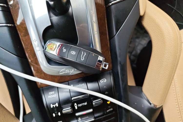 Used Porsche Cayenne 2014 Cayenne Platinum Edition 3.0T Vehicle Key