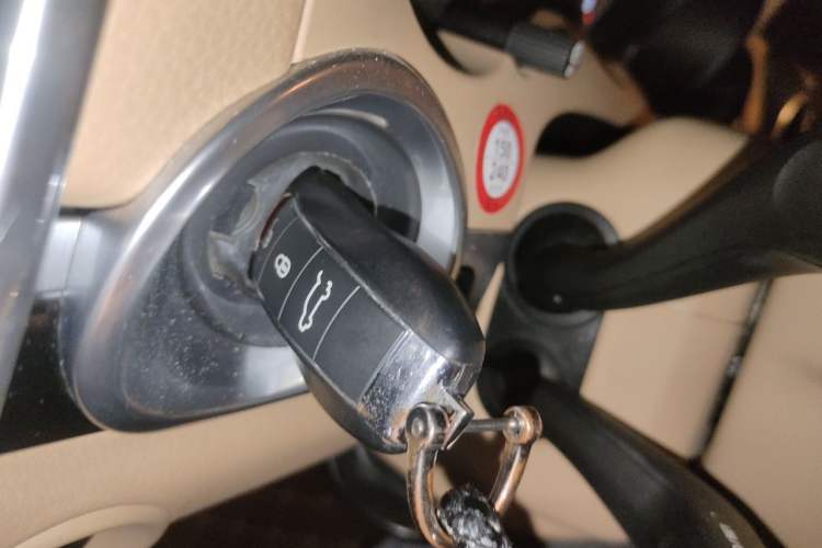 Used Porsche Cayenne 2014 Cayenne Platinum Edition 3.0T Vehicle Key