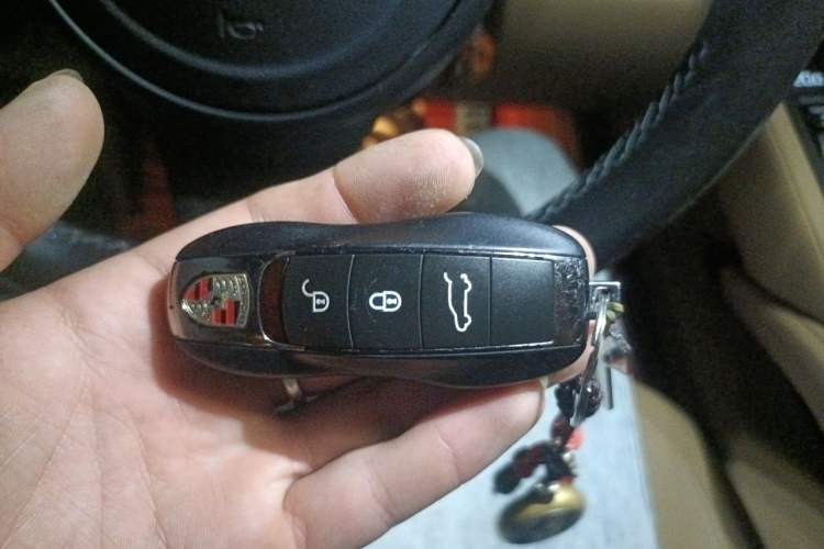 Used Porsche Cayenne 2014 Cayenne Platinum Edition 3.0T Vehicle Key