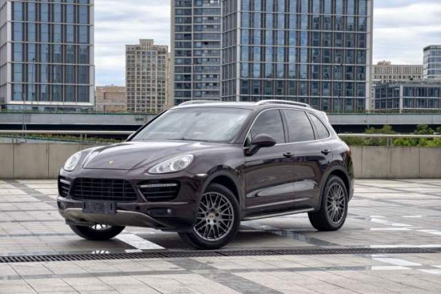 Ojetý Porsche Cayenne 2014 Cayenne Platinum Edition 3.0T