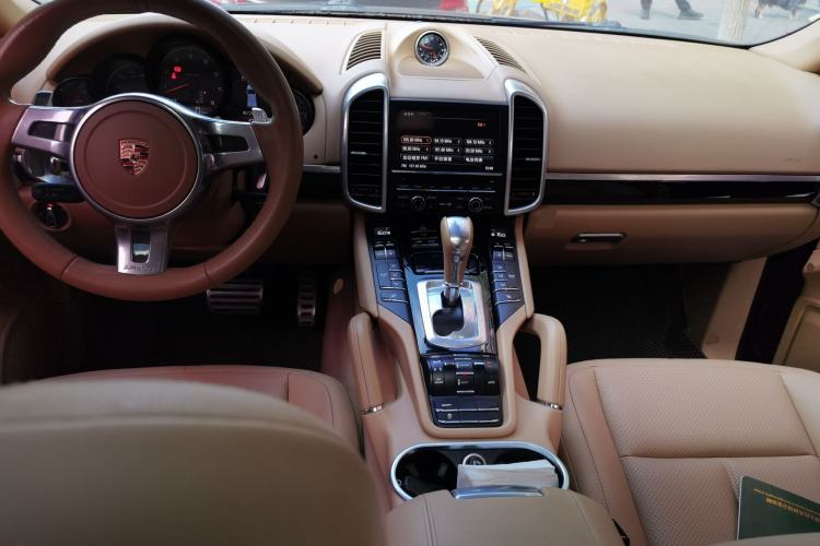 Used Porsche Cayenne 2014 Cayenne Platinum Edition 3.0T Center Console