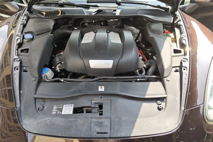Used Porsche Cayenne 2014 Cayenne Platinum Edition 3.0T Engine Bay