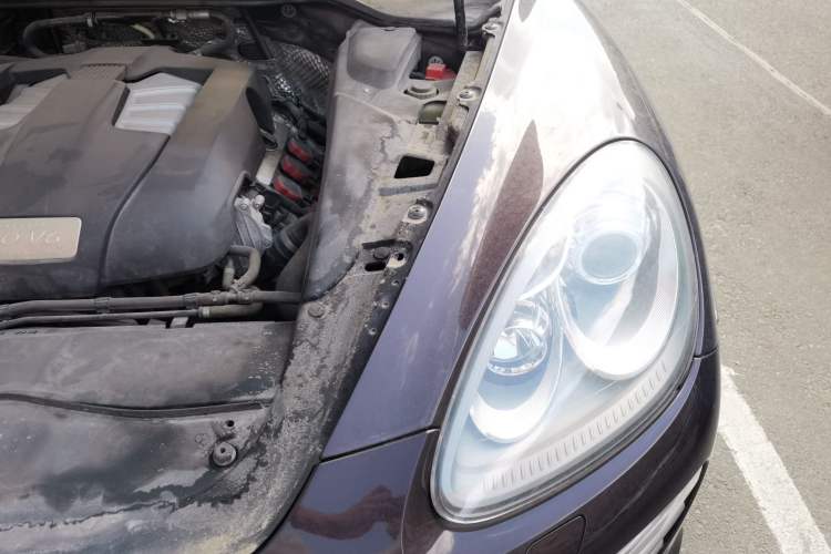 Used Porsche Cayenne 2014 Cayenne Platinum Edition 3.0T Engine Bay Left