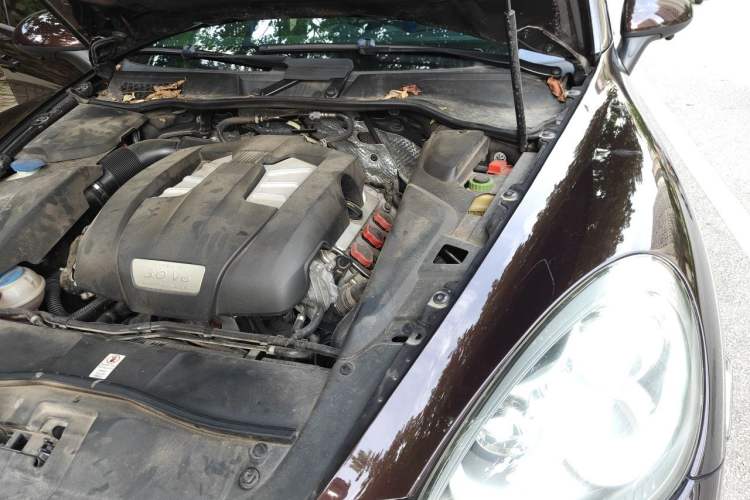 Used Porsche Cayenne 2014 Cayenne Platinum Edition 3.0T Engine Bay Left
