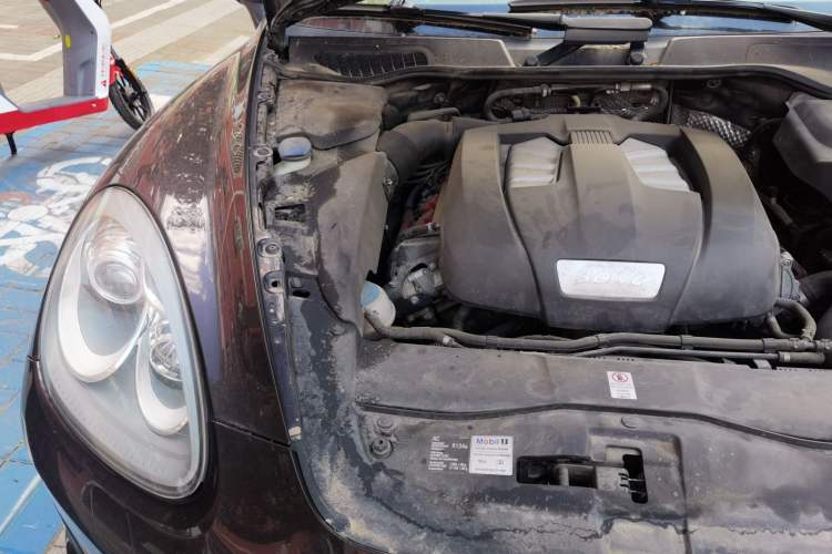 Used Porsche Cayenne 2014 Cayenne Platinum Edition 3.0T Engine Bay Right