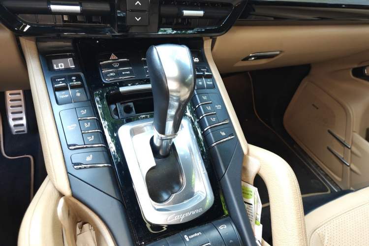 Used Porsche Cayenne 2014 Cayenne Platinum Edition 3.0T Gear Lever