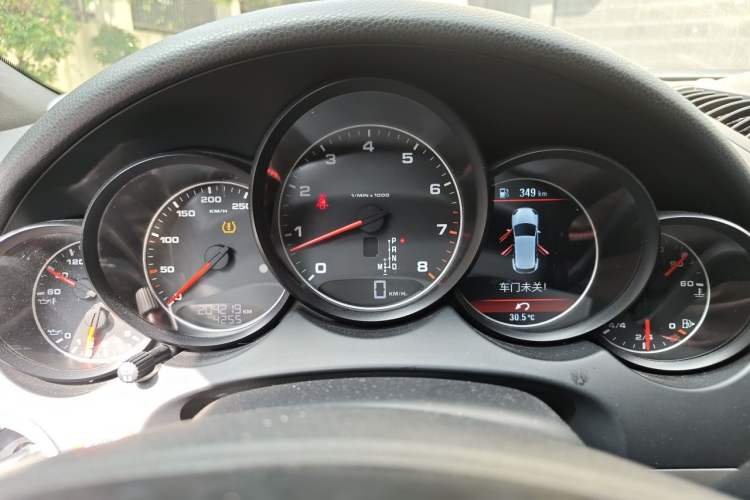 Used Porsche Cayenne 2014 Cayenne Platinum Edition 3.0T Instrument Cluster