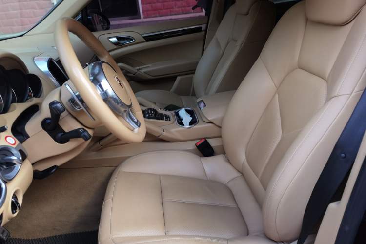 Used Porsche Cayenne 2014 Cayenne Platinum Edition 3.0T Left Front Seat