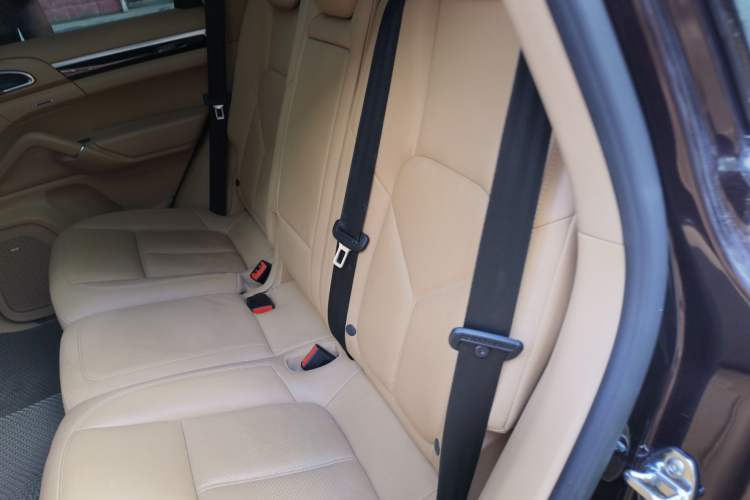 Used Porsche Cayenne 2014 Cayenne Platinum Edition 3.0T Left Rear Seat
